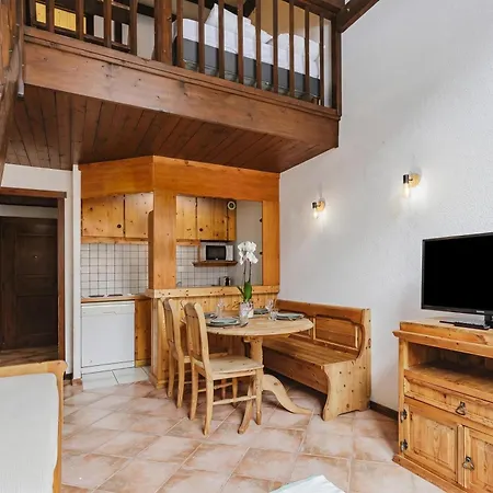 Full Nature Apartment - Quiet Les Praz Retreat Near Flegere Ski Lift - Happy Rentals *